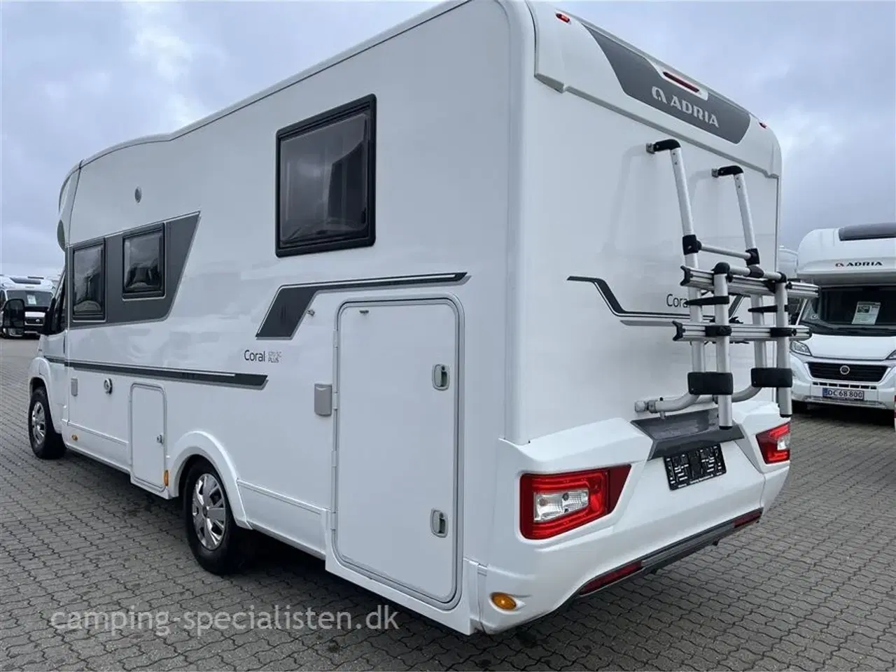 Billede 3 - 2019 - Adria Coral Plus 670 SC   Adria Coral Plus 670 SC m. Alde varme - Kan ses nu hos Camping-Specialisten.dk