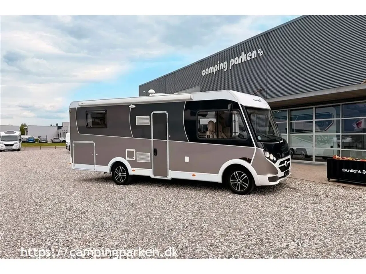 Billede 1 - 2019 - SunLight Meget camper for pengene! Queens bed, markise, solceller, aircondition, cykelholder