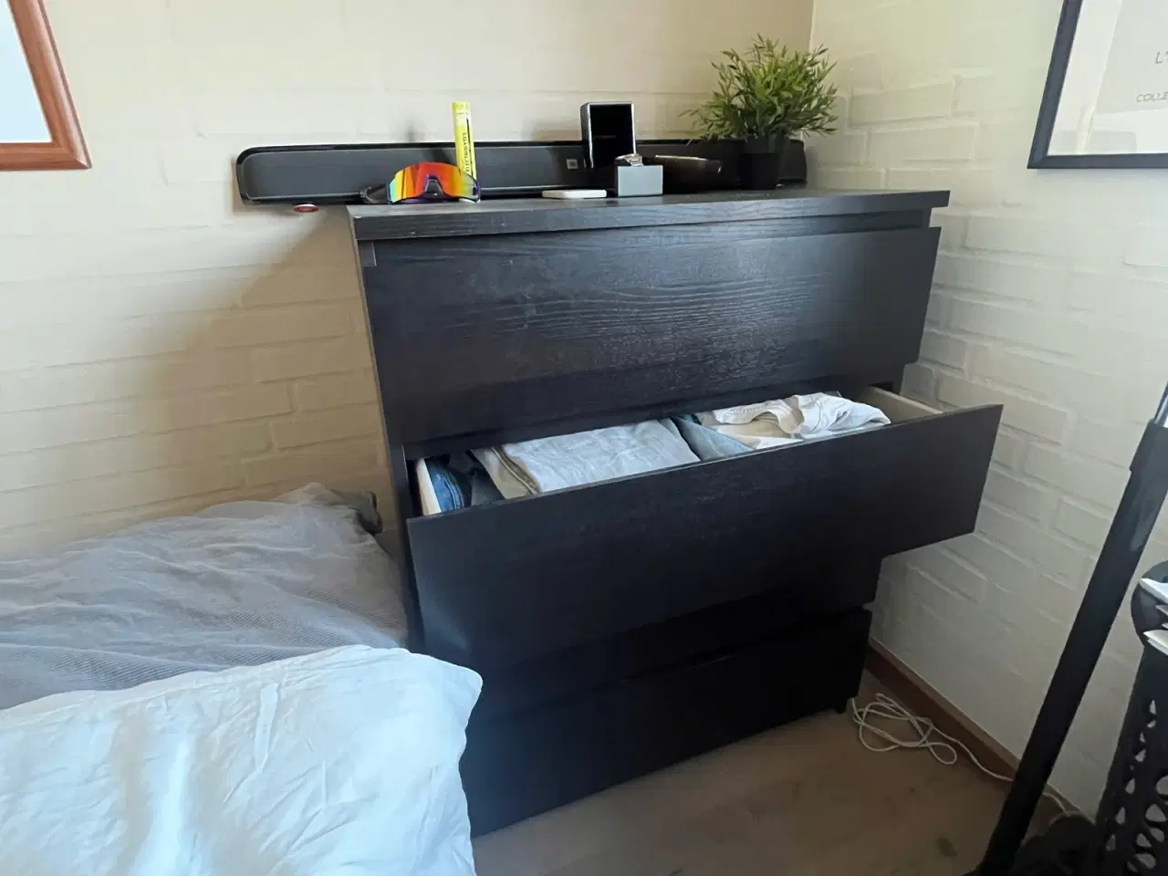 Billede 2 - IKEA kommode med 4 skuffer sort