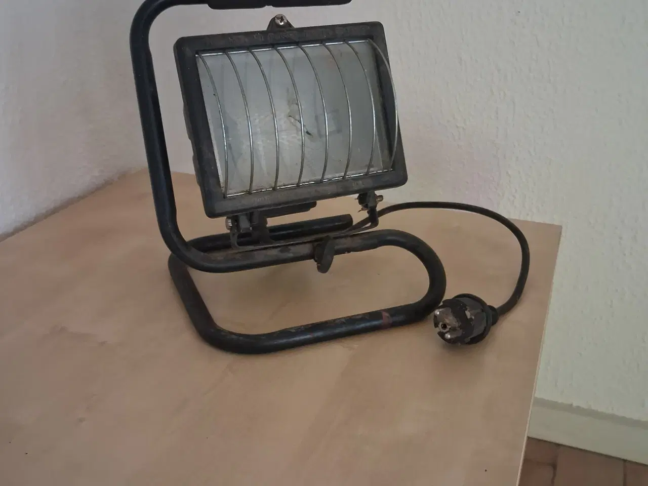 Billede 2 - Kan sendes! 2 stk solide arbejdslamper