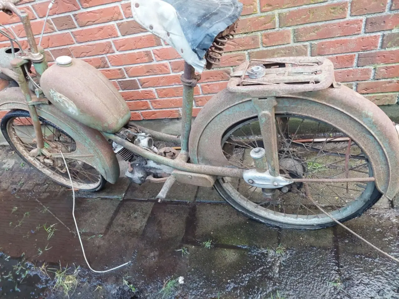 Billede 1 - The golden star knallert 6500kr. 