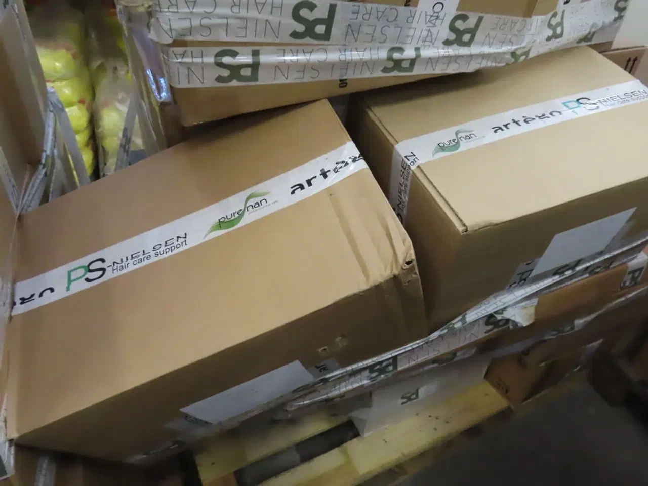 Billede 7 - Palle med Toilet, kaffemaskine og frisørprodukter