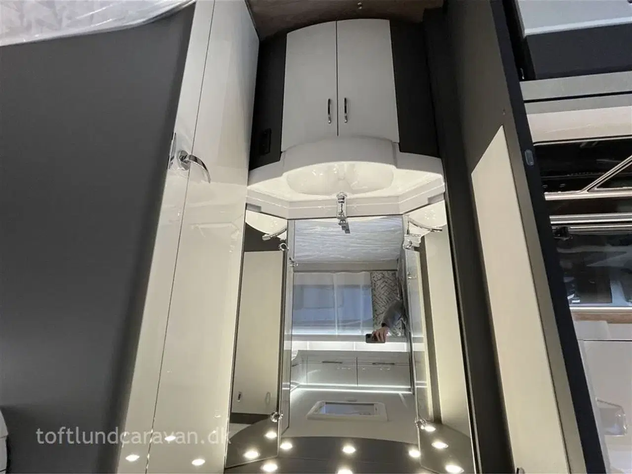 Billede 16 - 2025 - Hobby Excellent 560 CFe   NY 2025 MODEL, KÆMPE SIDDEGRUPPE OG KØKKEN. SENG 160*200cm. Super flot Excellent, NU PÅ LAGER.