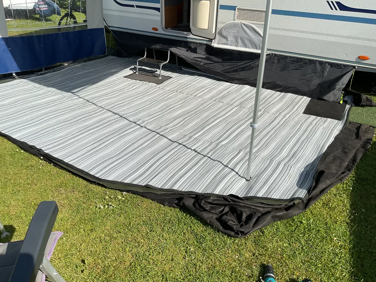 Billede 1 - Kampa kant syet tæppe og presenning til Kampa A400