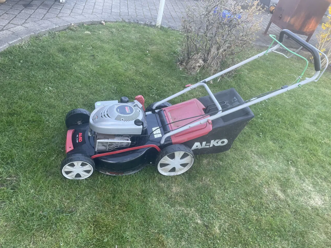 Billede 4 -  plæneklipper, virkelig som ny. Briggs & Stratton 