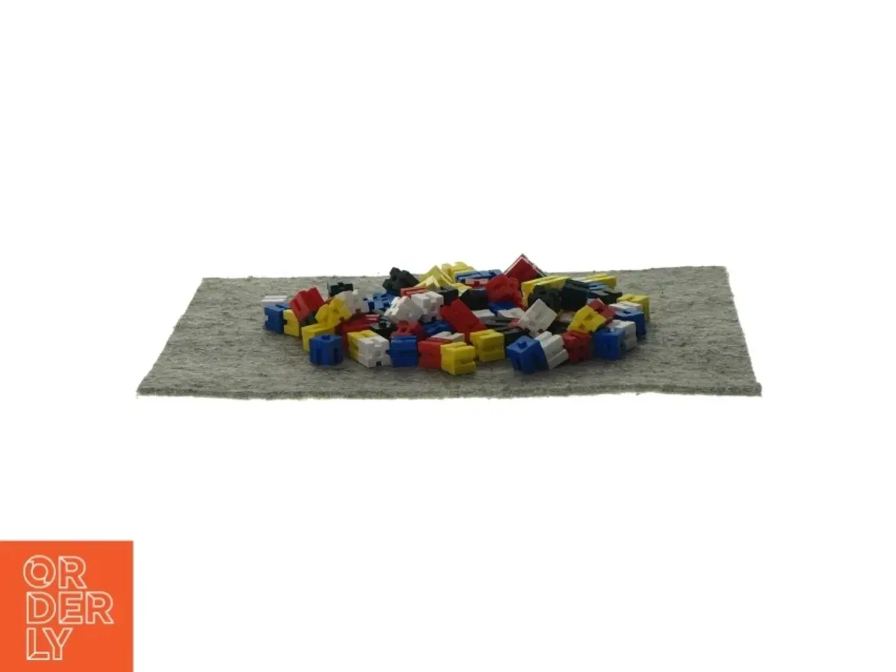 Billede 2 - Legetøj (str. 2 x 2cm)