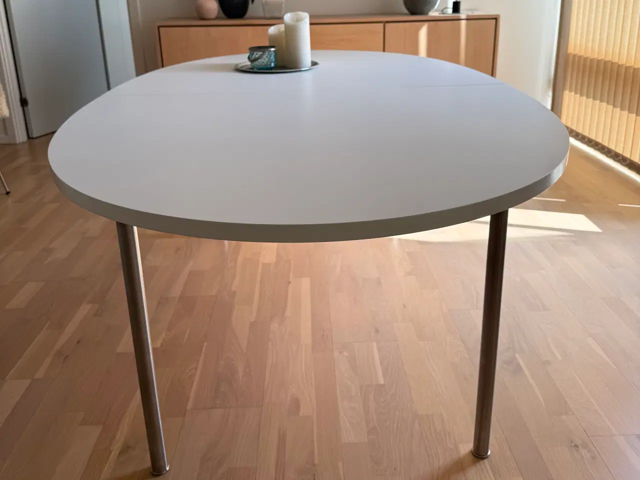 Billede 2 - Wegner spisebord hvidt med stålben