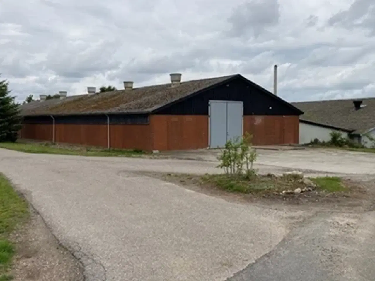 Billede 1 - 640 m2 opvarmet, isoleret lagerhal.