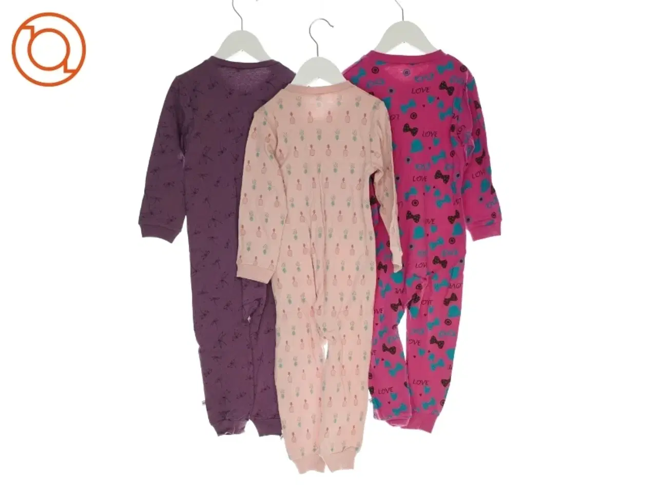 Billede 2 - Heldragter (3 stk)(Str. 98) fra Ukendt (str. 98)