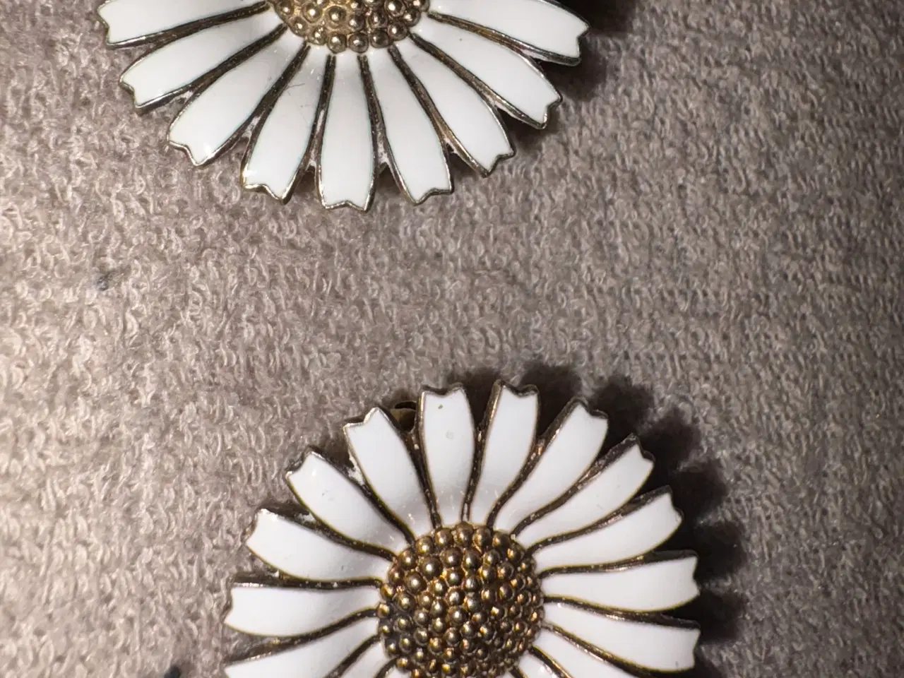 Billede 1 - To brocher A. Michelsen