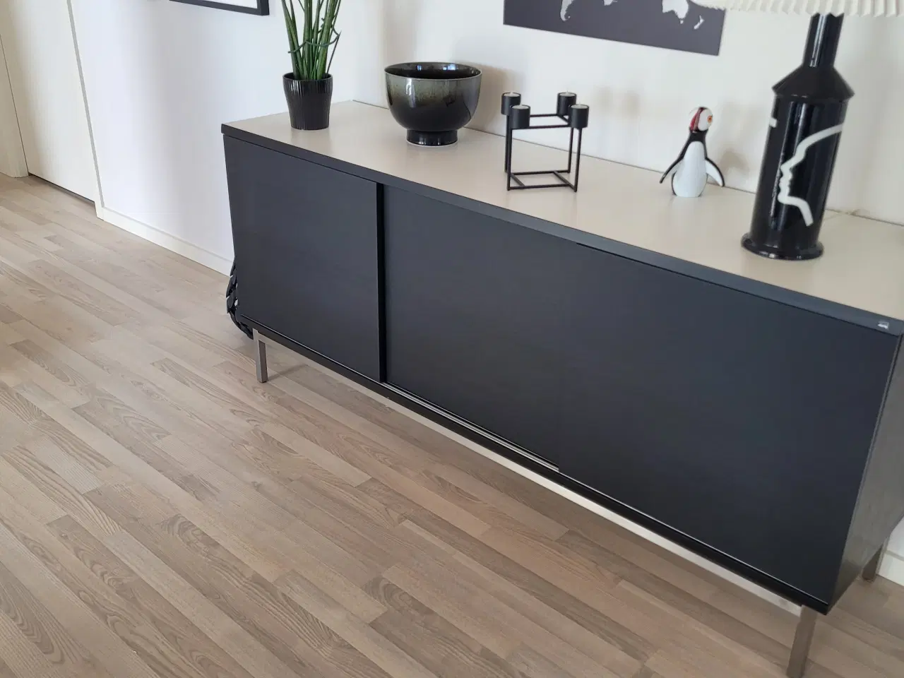 Billede 1 - Skænk og spisebord (SKOVBY) 