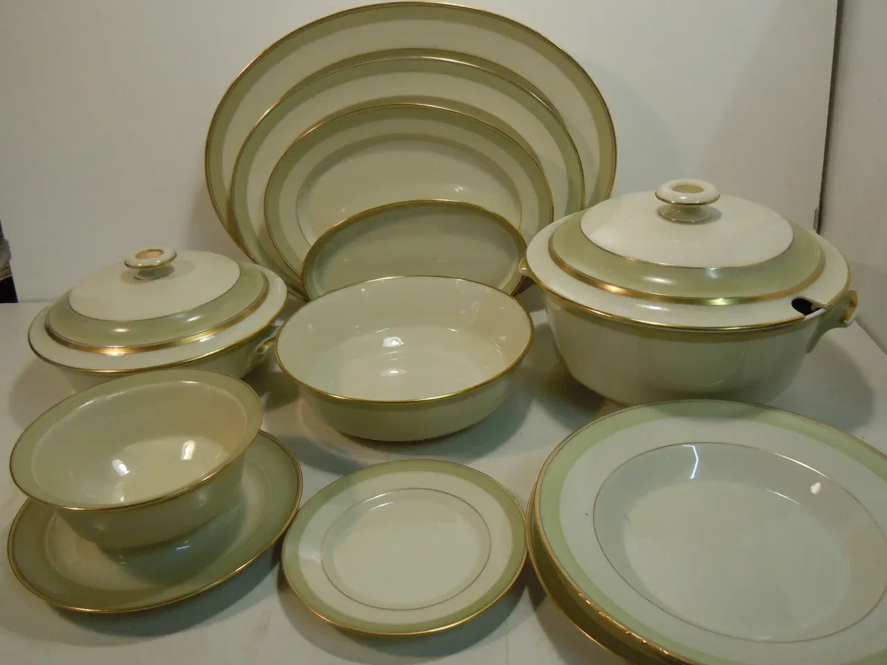 Billede 1 - OPHØR 20-50%rabat på KGL Broager stel. Pris fra