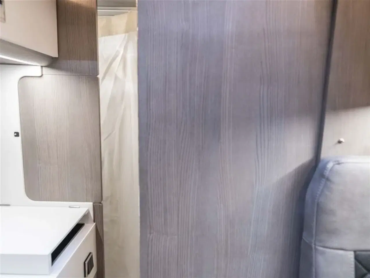 Billede 20 - 0 - FURGOK   Langsgående senge og cykel garage på 6 meter!