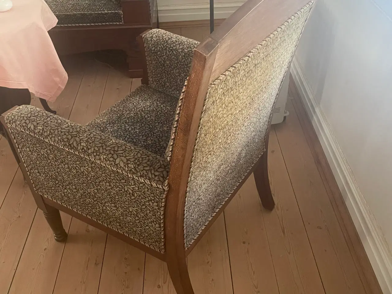 Billede 3 - Sofa og stol med høj ryg