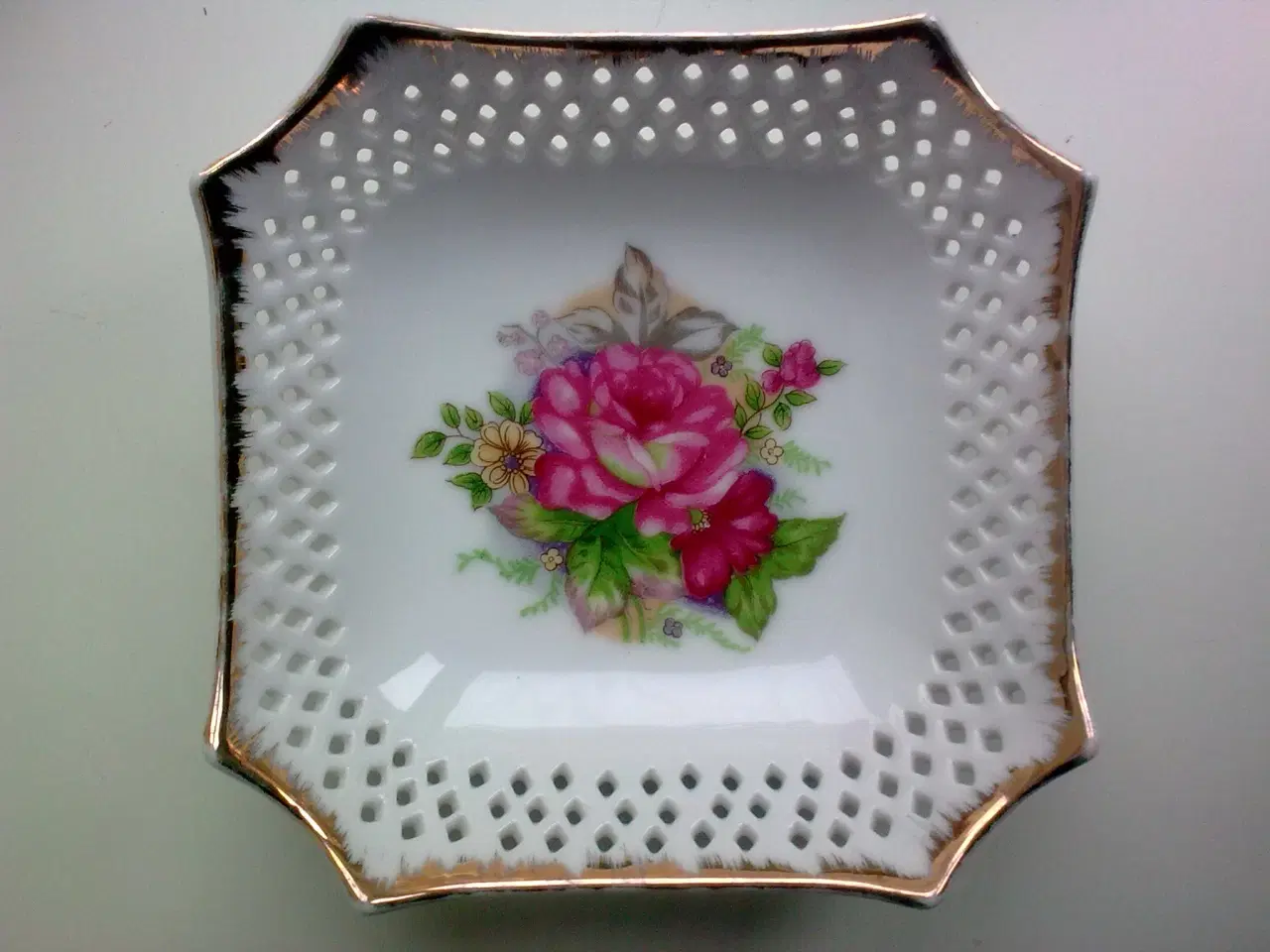 Billede 3 - ROSE kunst porcelæn udstukket kant el modelleret