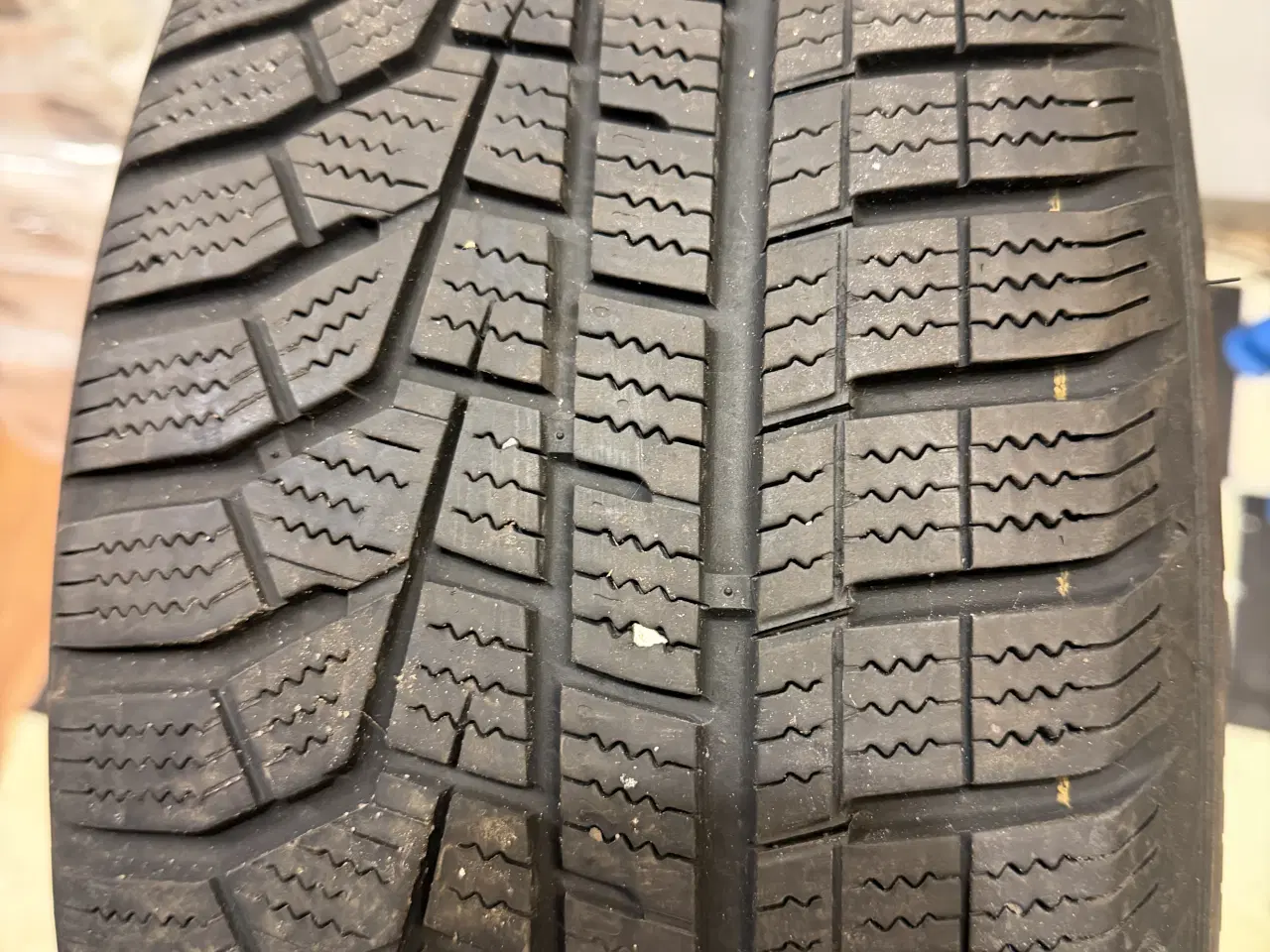 Billede 1 - 1 Stk. Dæk uden fælge Vinterdæk Hankook 205 60 R16