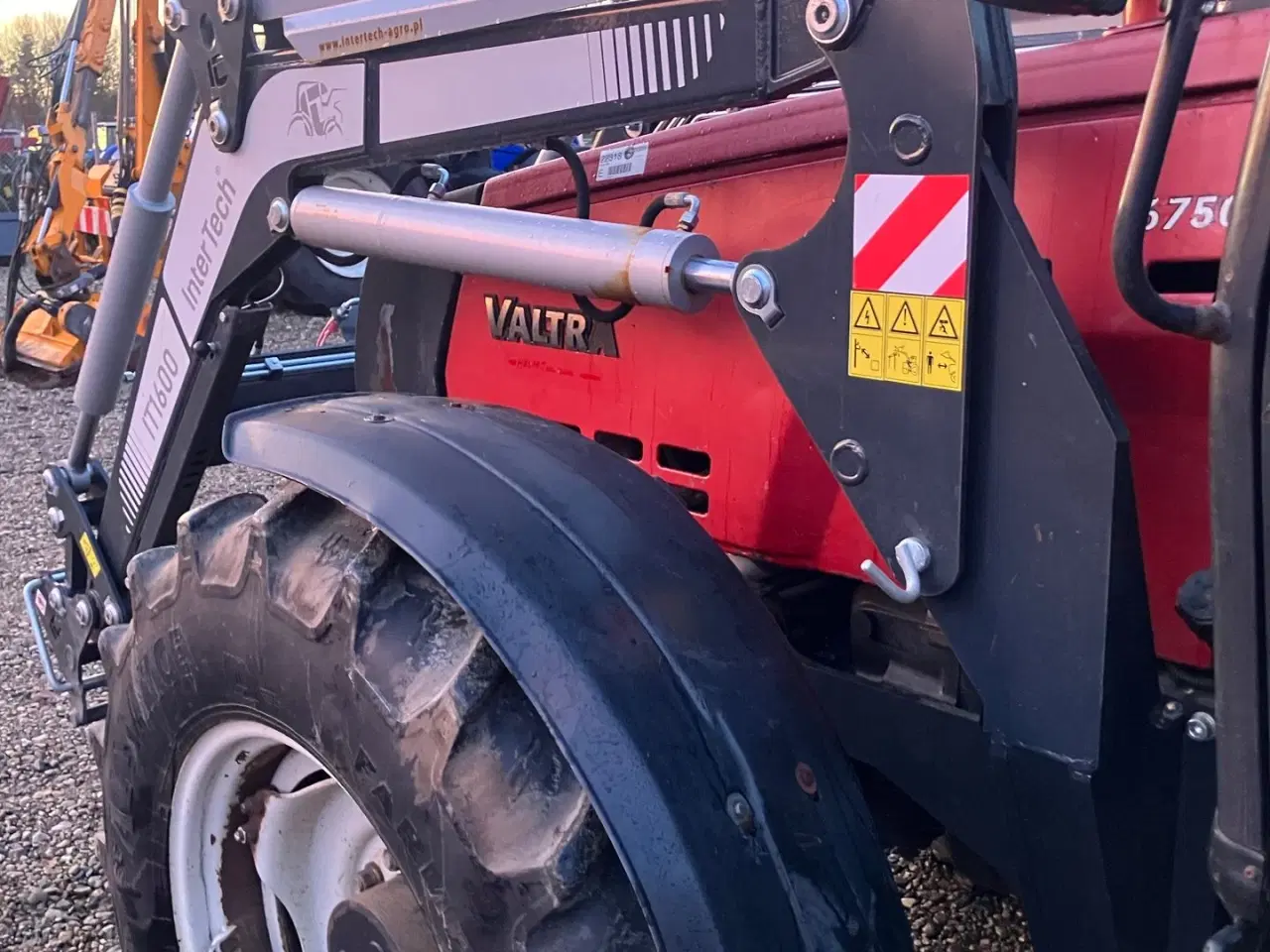 Billede 2 - Valtra 6750