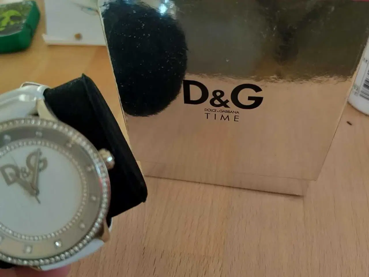Billede 1 - Ældre D&G ur sælges.