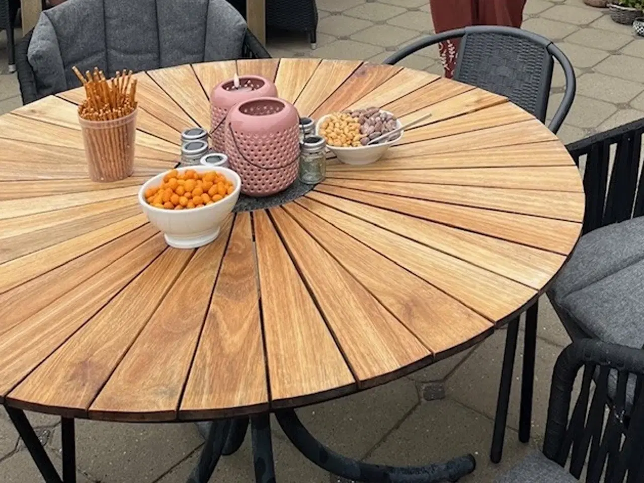 Billede 2 - Havebord og stole
