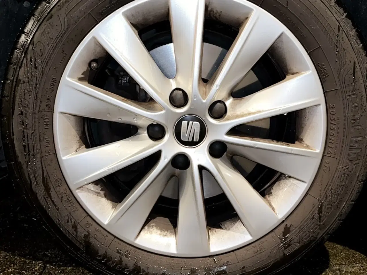 Billede 1 - 16” originale Seat fælge med dæk