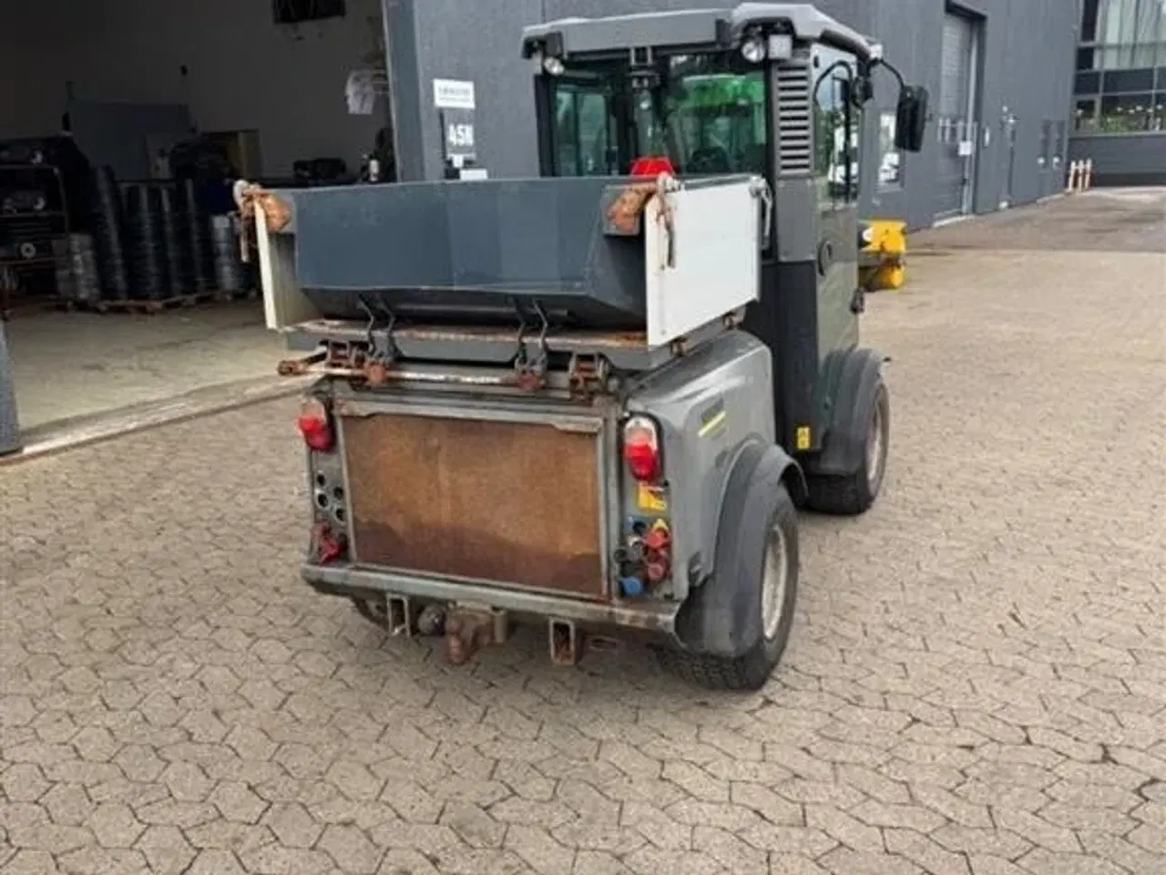 Billede 4 - - - - Redskabsbærer Karcher Mic 50