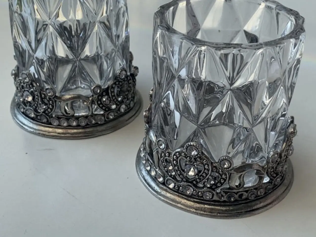 Billede 4 - 2 fyrfadsstager i glas med sølvbund