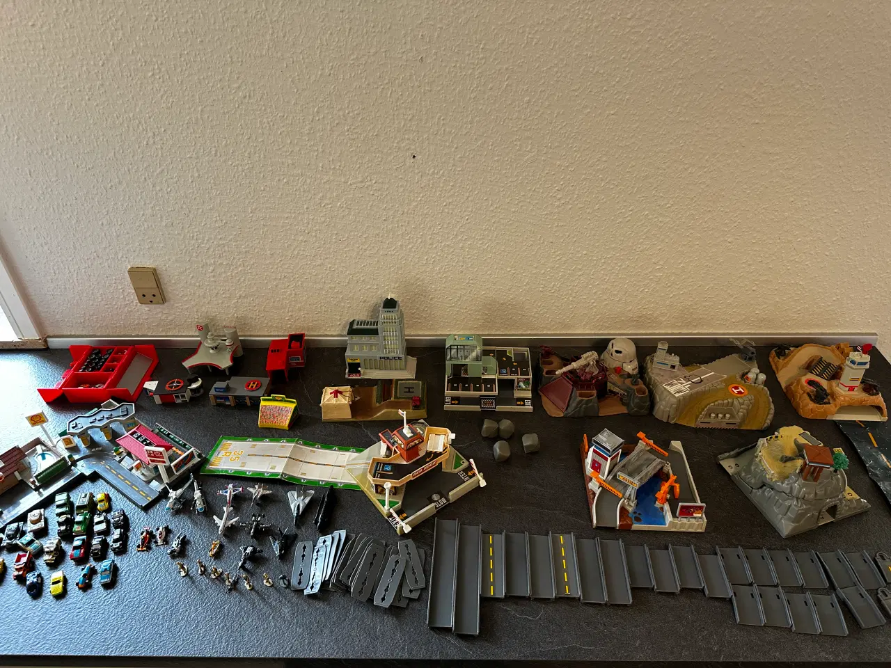 Billede 2 - Micro Machines samling sælges kun komplet