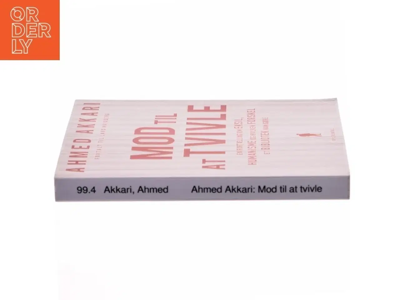 Billede 2 - Mod til at tvivle : en fortælling om eksil, humanisme og hvilken forskel et bibliotek kan gøre af Ahmed Akkari (f. 1978) (Bog)