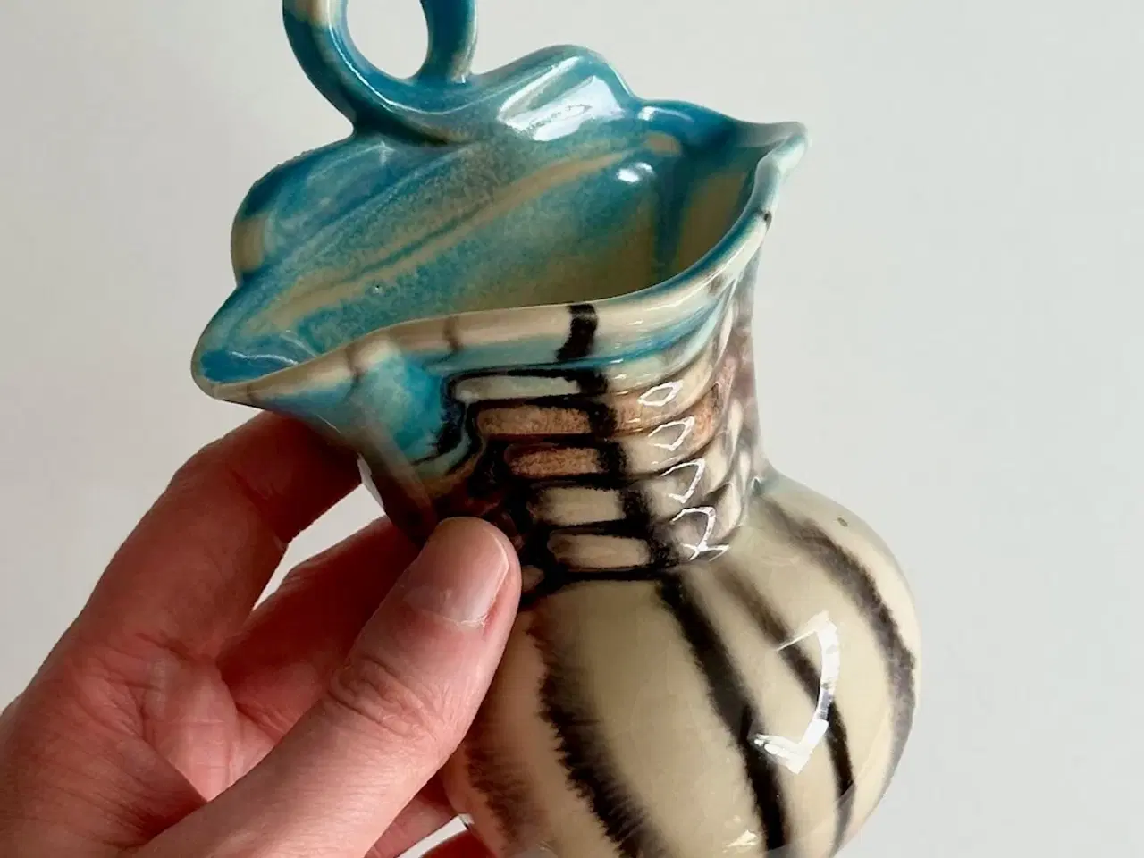 Billede 4 - Vægvase m sorte striber