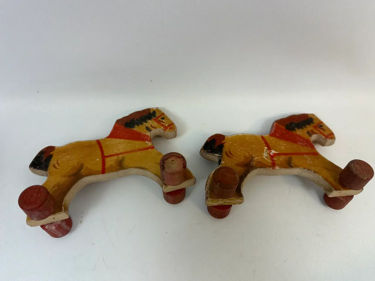 Billede 10 - 2 stk. vintage heste på hjul i træ