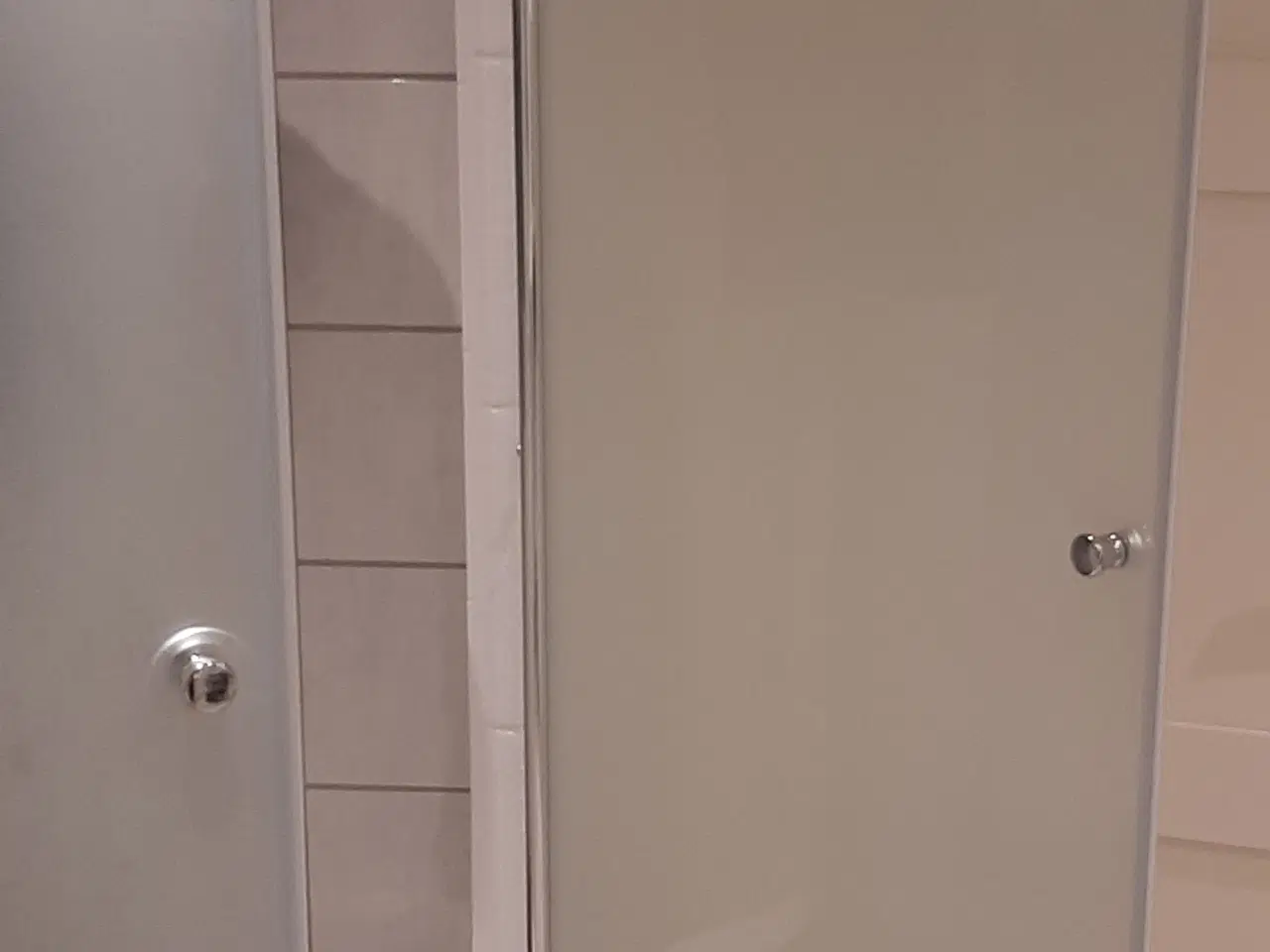 Billede 1 - Brusehjørne i frosted glas 195x70 cm til salg