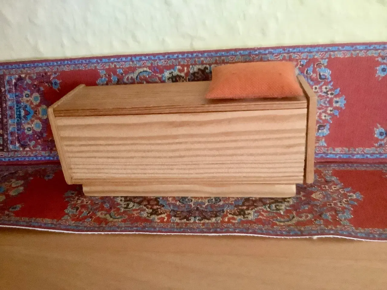 Billede 3 - Telefonbænk til Lisa dukkehus.