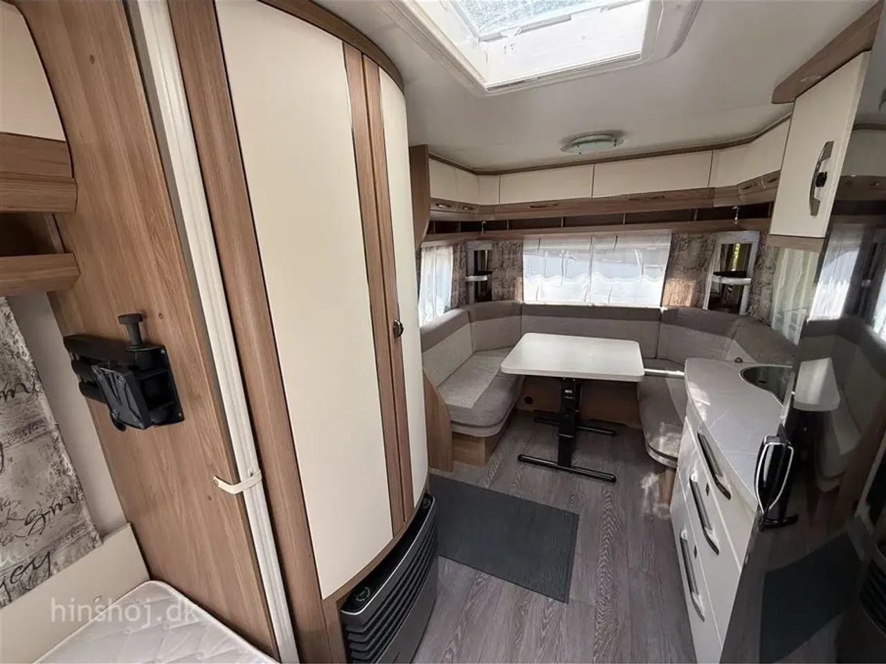 Billede 11 - 2018 - Hobby De Luxe 460 UFe   Dejlig vogn med rundsidegruppe og franskseng fra Hinshøj Caravan A/S