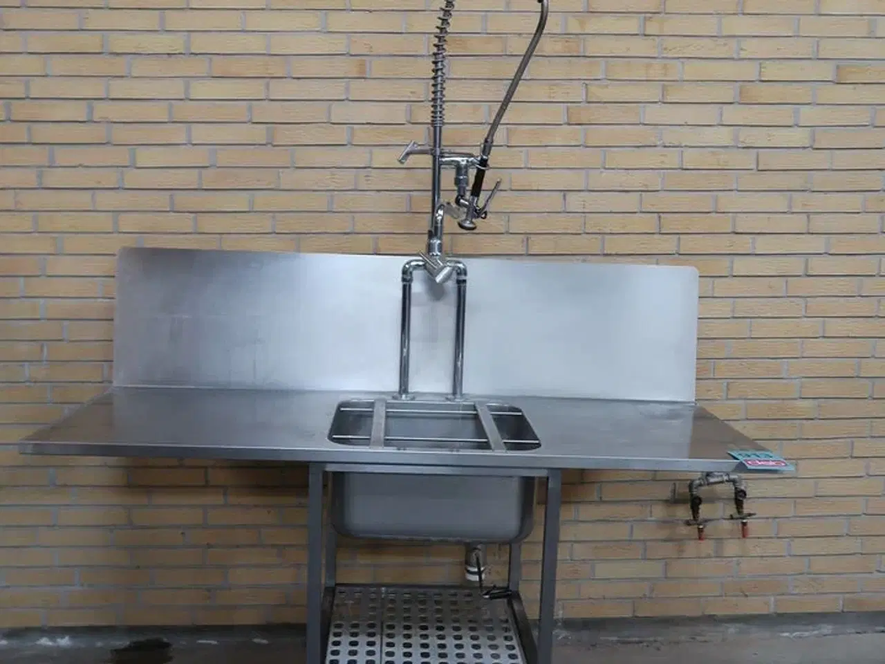 Billede 1 - Rustfri stålbord med vask & underhylde