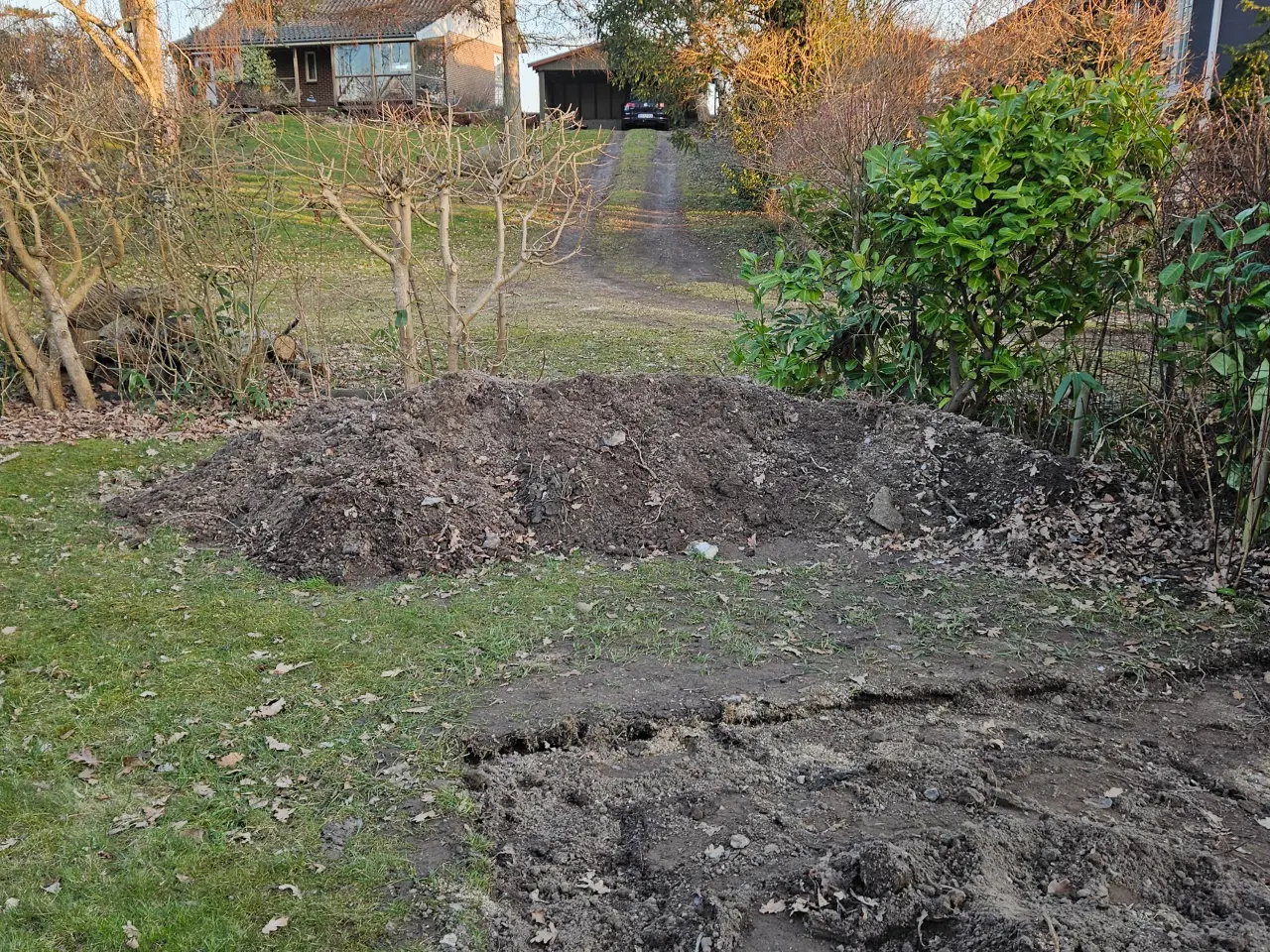 Billede 3 - Havejord gives væk