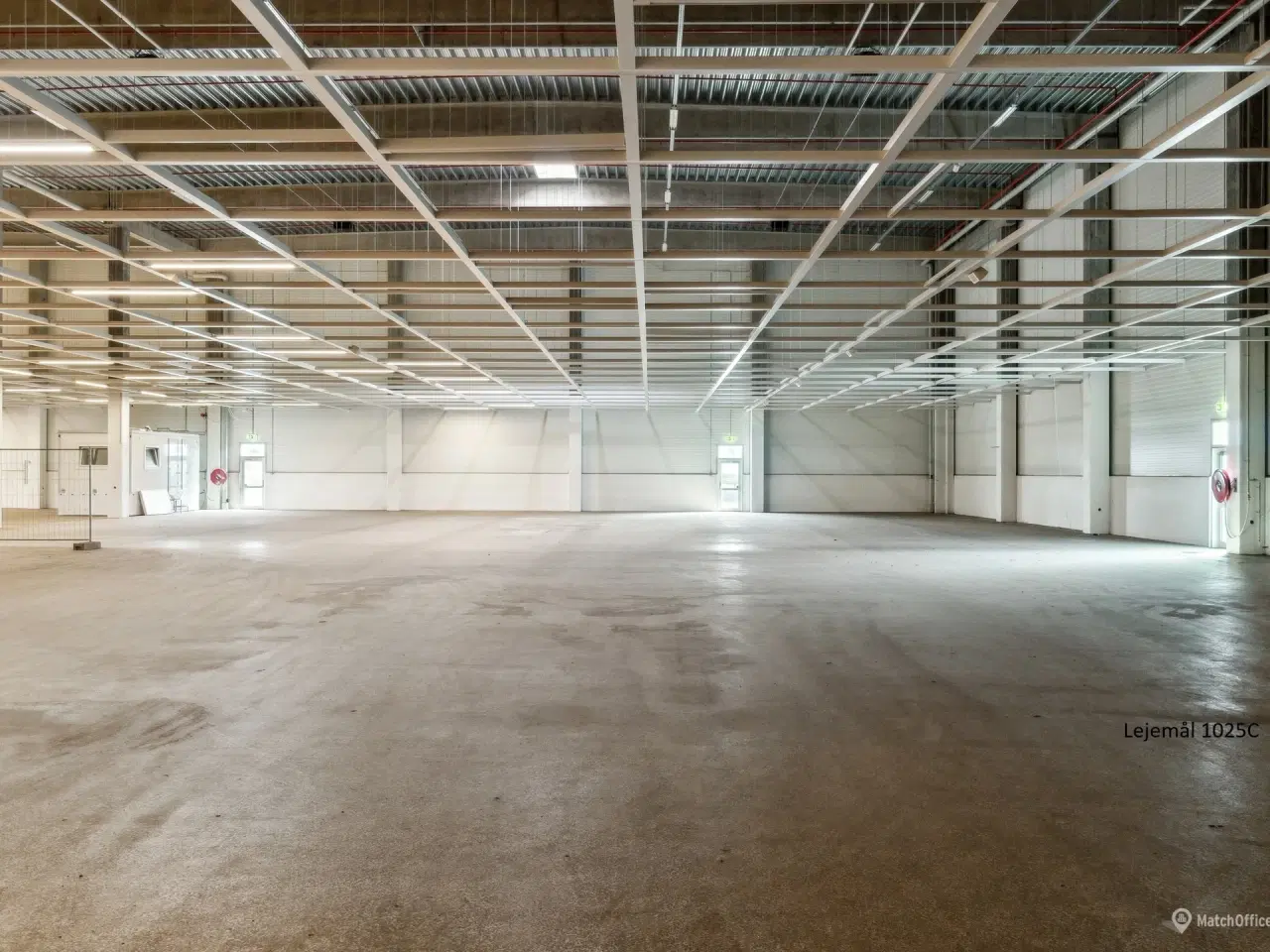 Billede 2 - Logistiklejemål med porte og ramper og en loftshøjde op til 10 meter