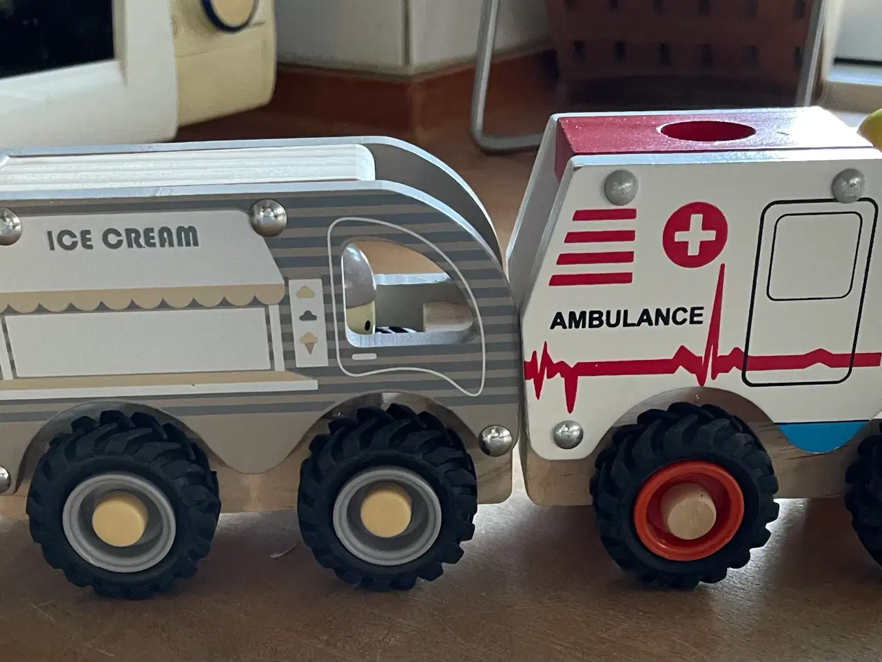 Billede 2 - Magni træ biler