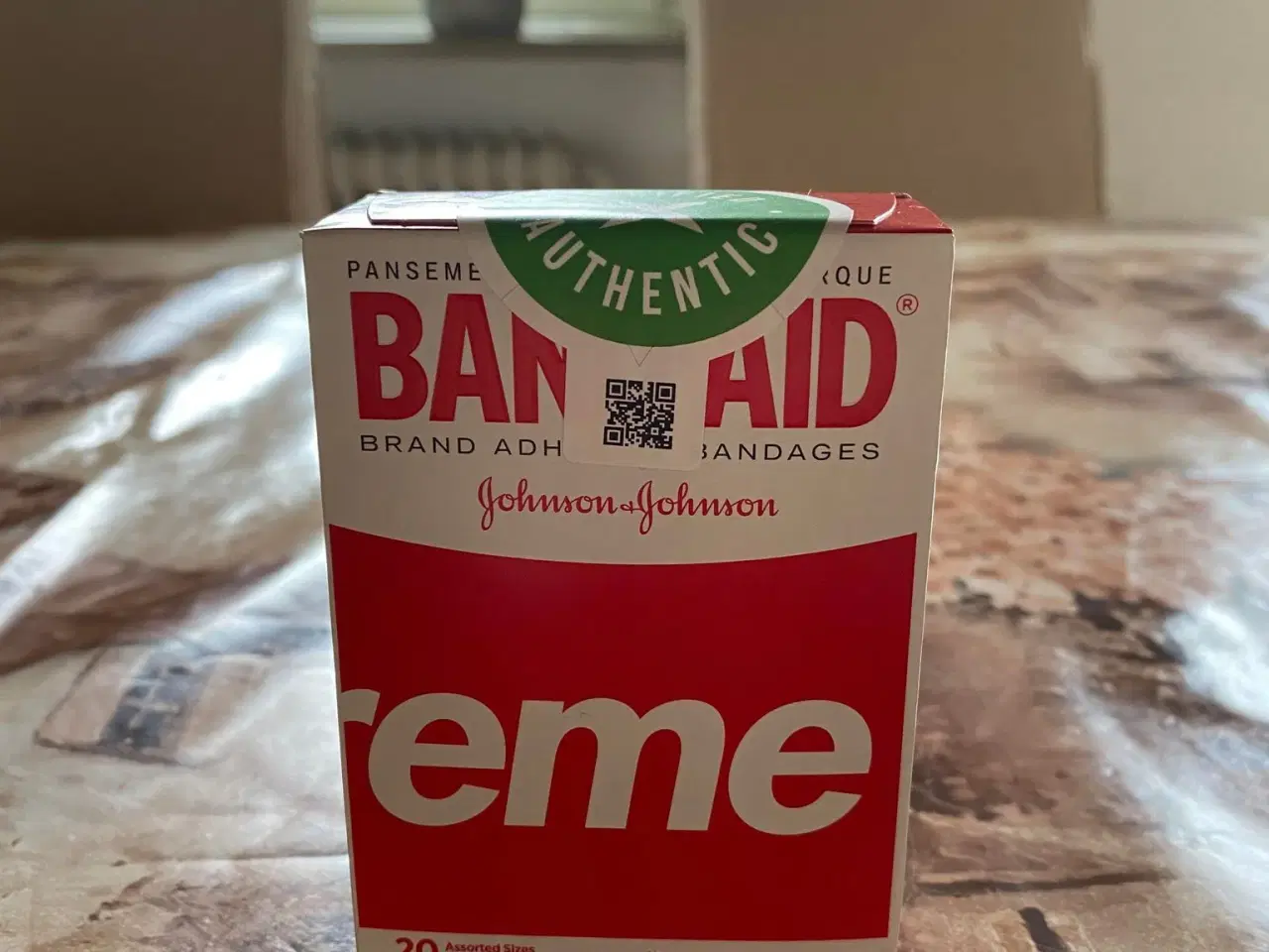 Billede 2 - Supreme x Band Aid Adhesive Bandages (Box of 20)