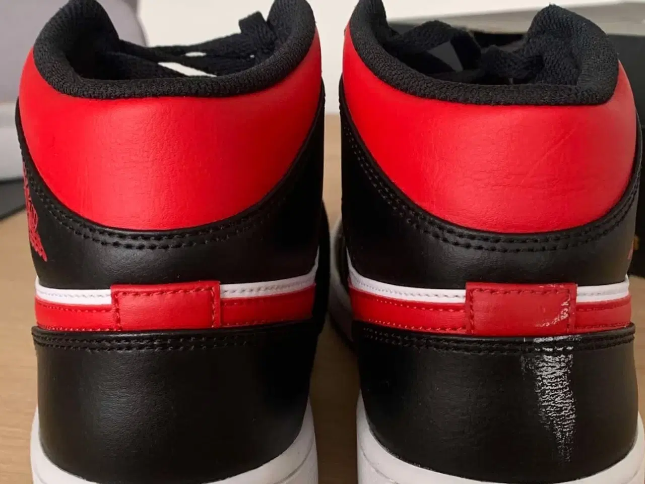 Billede 4 - Air Jordan 1 Mid Black Fire Red