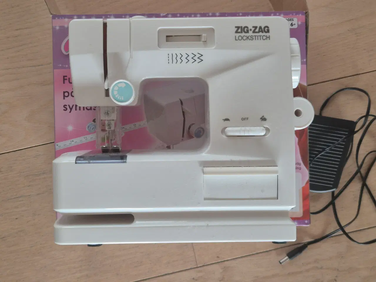Billede 1 - Lille børne symaskine