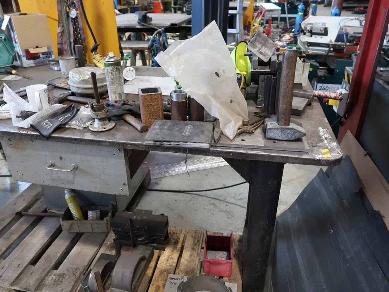 Billede 2 - Svejsebord med div. Værktøj og varelager