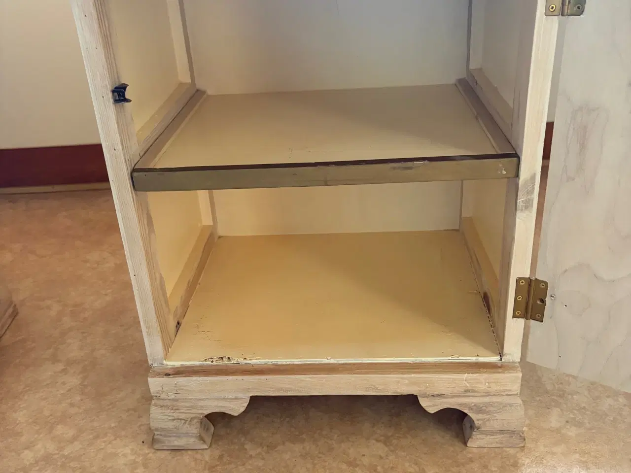 Billede 3 - Træskabe med låge og hylde lys træ