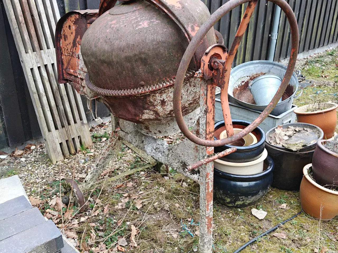 Billede 1 - Gammel cement blander