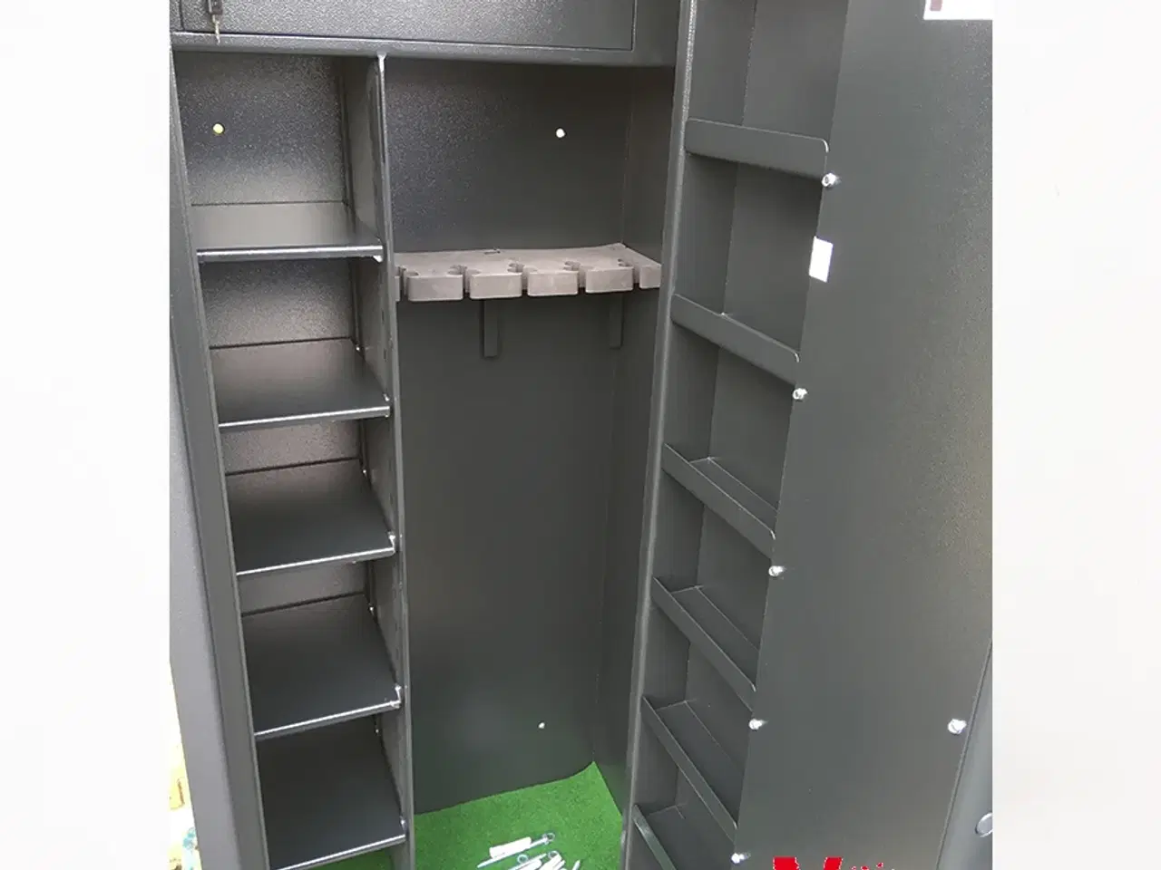 Billede 1 - Tilbud - Våbenskab 10/5 til 5 våben + 4 hylder m/k