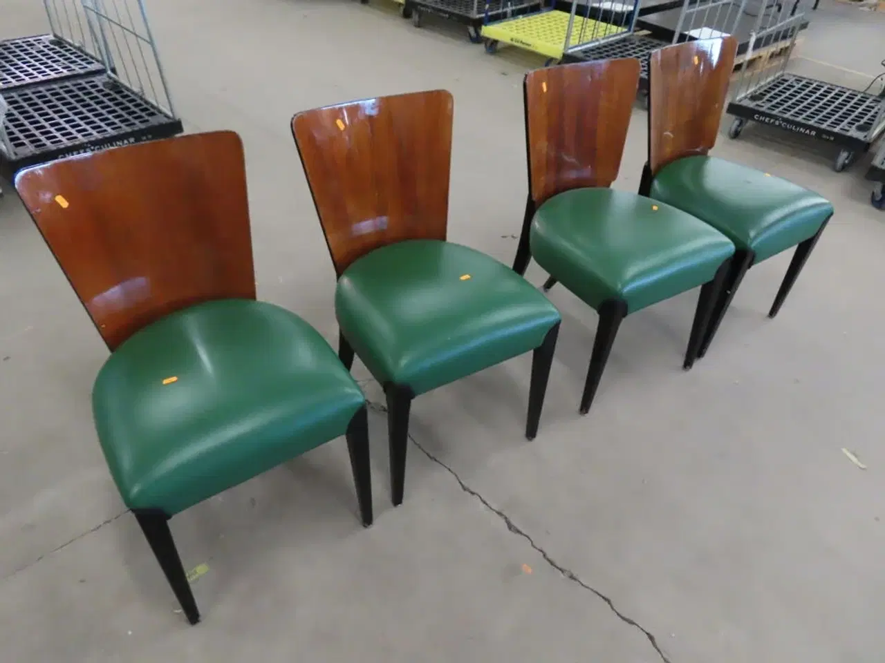 Billede 1 - 4 stk. Stole med træryg og grøn læder (se Beskrivelse)
