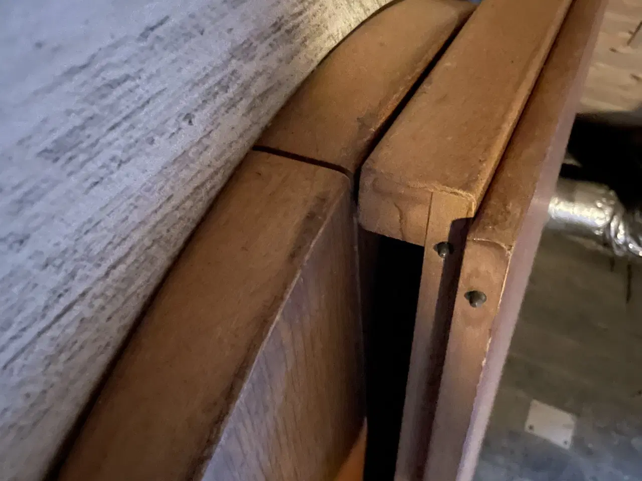 Billede 3 - Rundt spisebord med to tillægsplader 