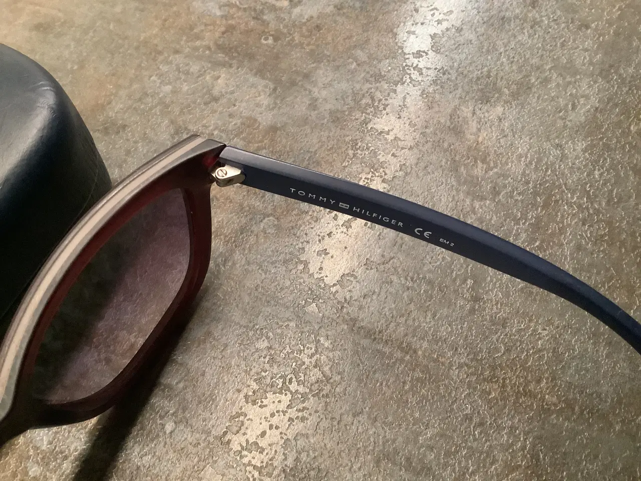 Billede 3 - Solbrille- Tommy Hilfinger model 1285