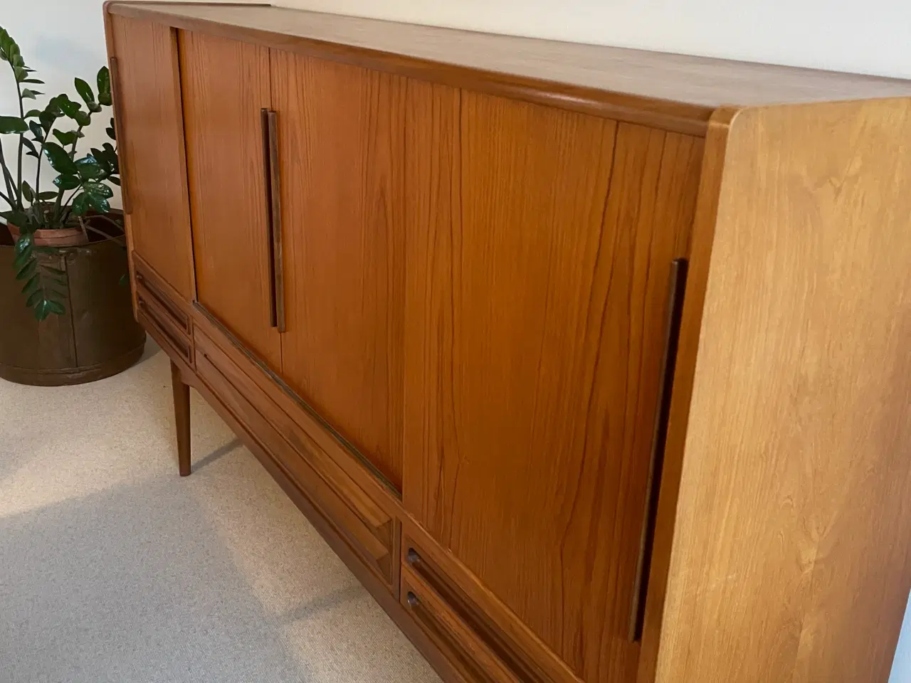 Billede 1 - Dækketøjsskab med hylder og skuffer 