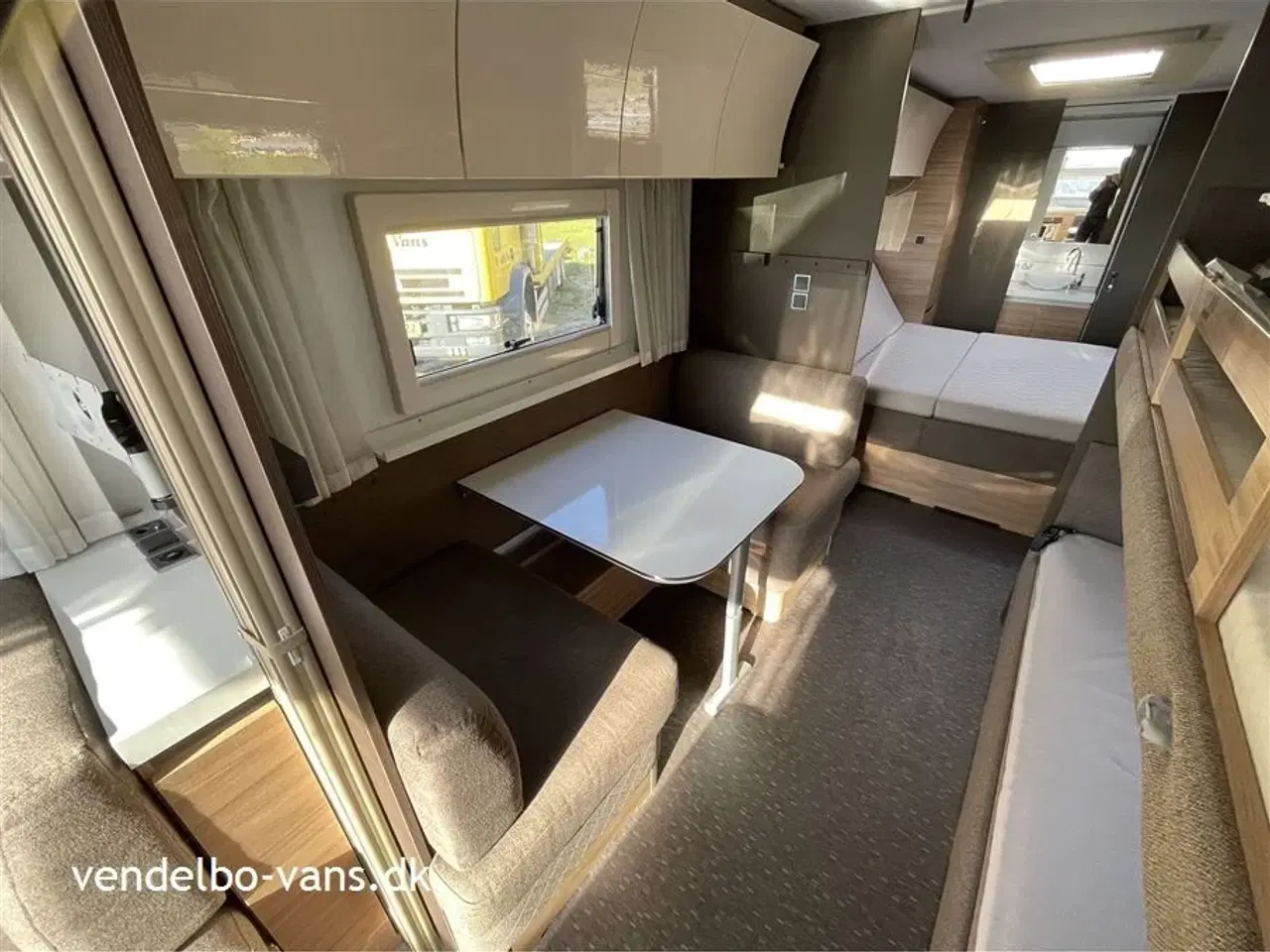 Billede 11 - 2016 - Adria Alpina 903 HT   ALDE varmesystem - Endekøkken og Ende toilet