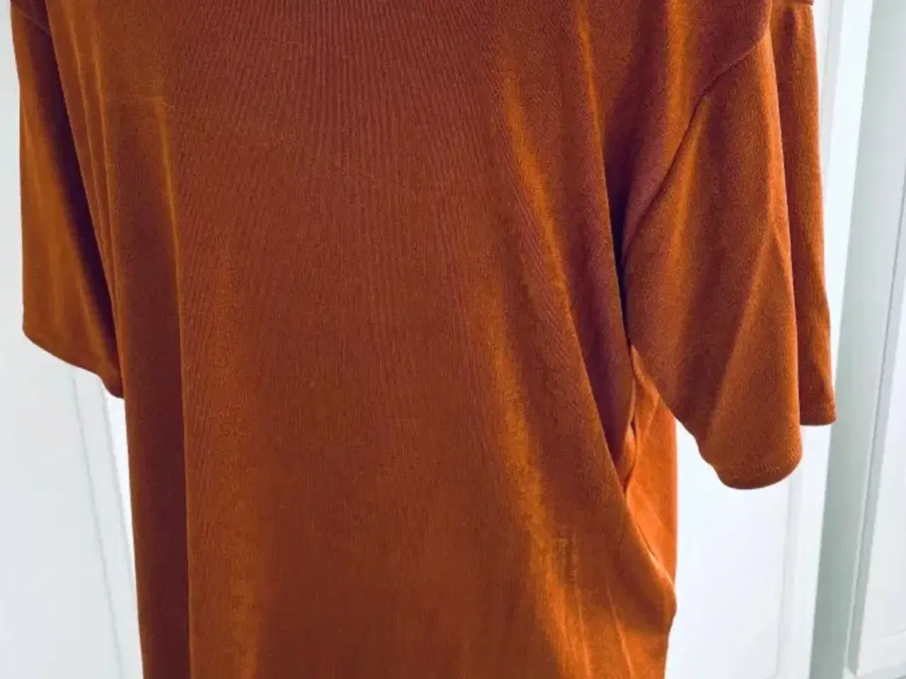 Billede 4 - Oversize t-shirt i rusten orange 